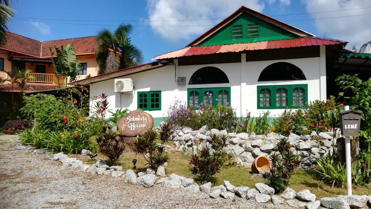 Sabandy House B&B Padang Mat Sirat Екстериор снимка